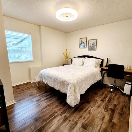 Adorable 1- Bedroom Suite In Langford Victoria Luaran gambar