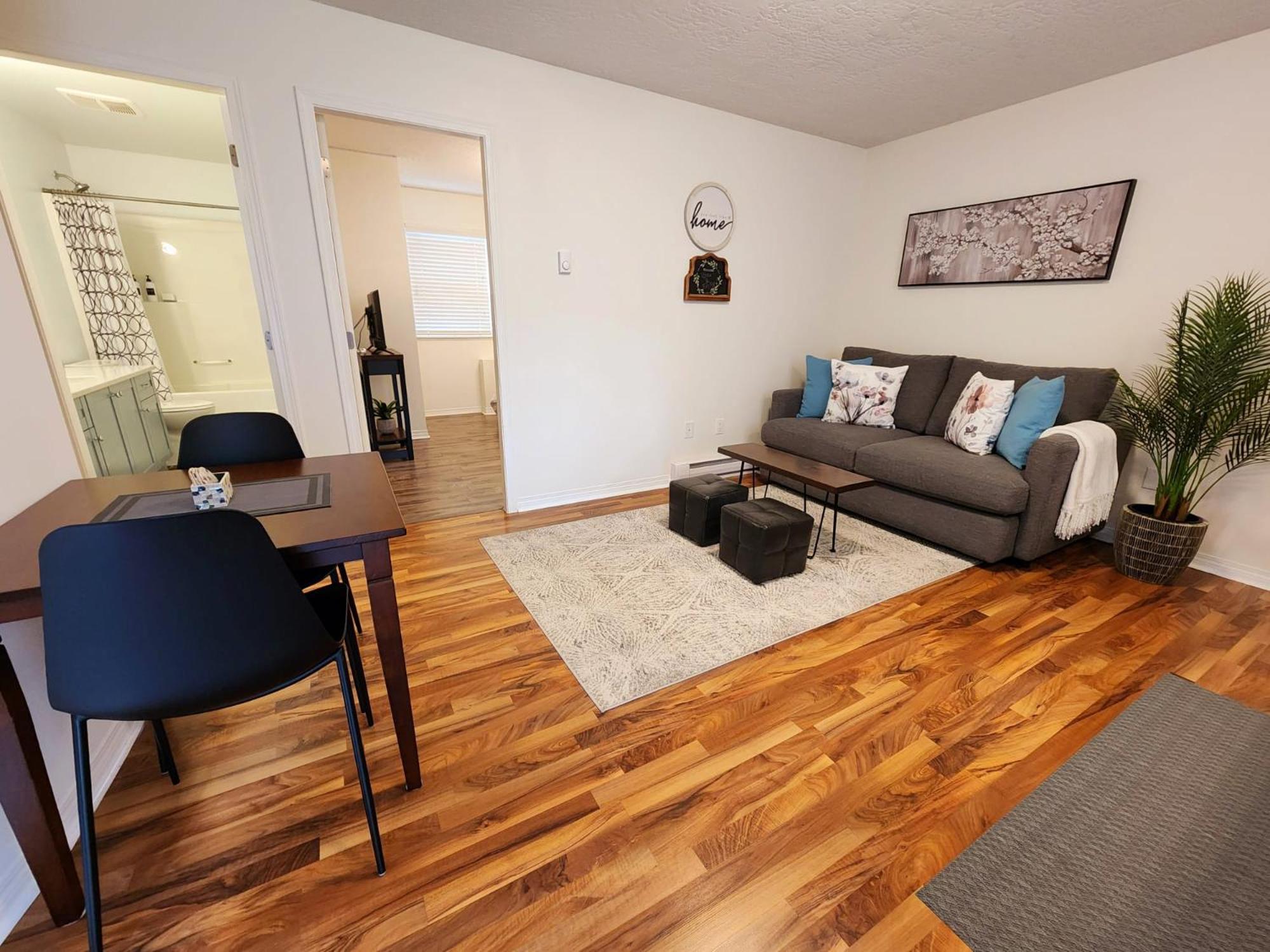 Adorable 1- Bedroom Suite In Langford Victoria Luaran gambar