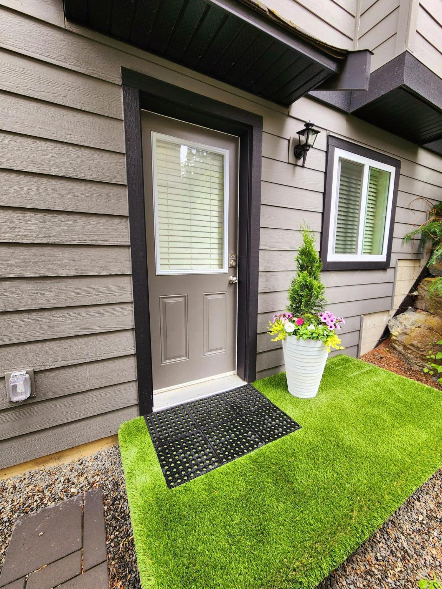 Adorable 1- Bedroom Suite In Langford Victoria Luaran gambar