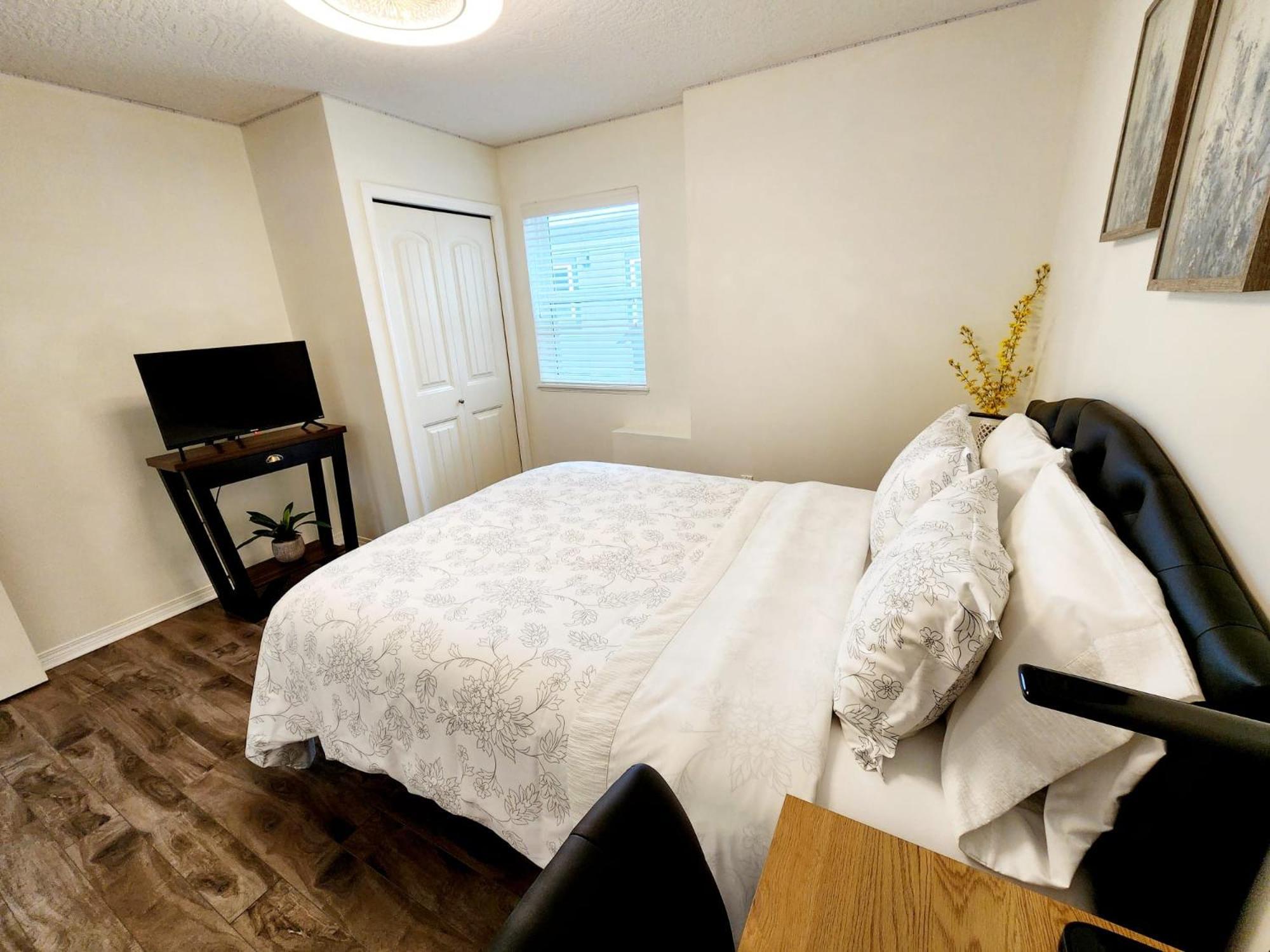 Adorable 1- Bedroom Suite In Langford Victoria Luaran gambar